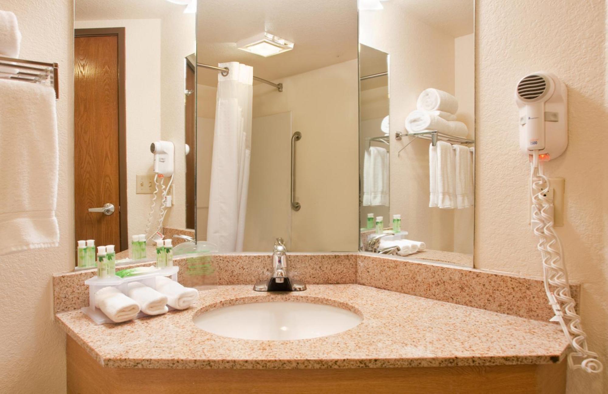 Holiday Inn Express Hotel & Suites Branson 76 Central By Ihg Exterior foto