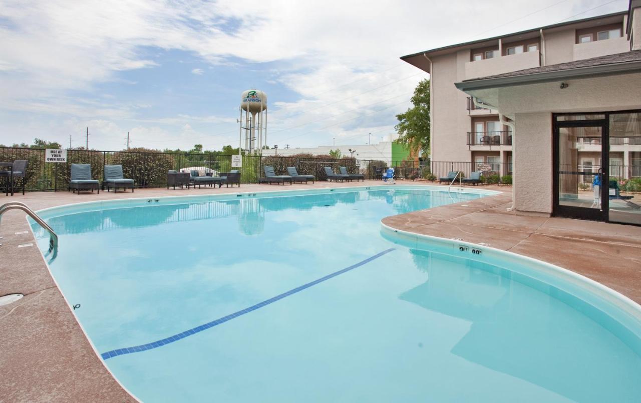 Holiday Inn Express Hotel & Suites Branson 76 Central By Ihg Exterior foto